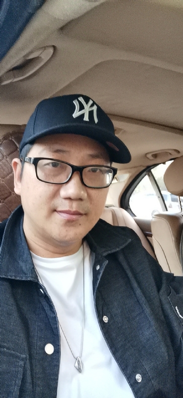 拥抱幸福的第一张照片--宁化征婚网